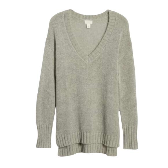 Caslon Sweaters - NWOT Caslon Grey Heather V-Neck Sweater, Sz M